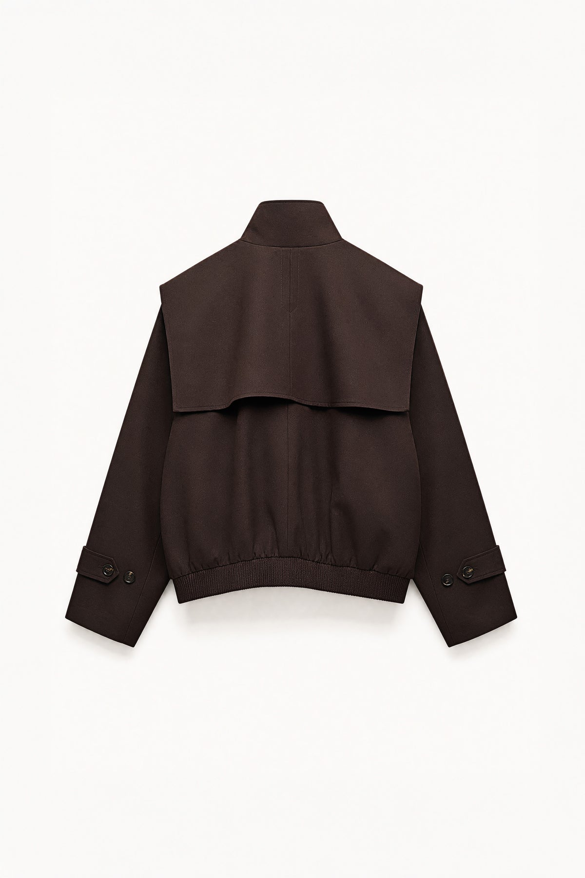 Chaqueta Ivanka Chocolate de mujer, diseño corto estructurado con hombros marcados, solapas superpuestas y cuello elevado.