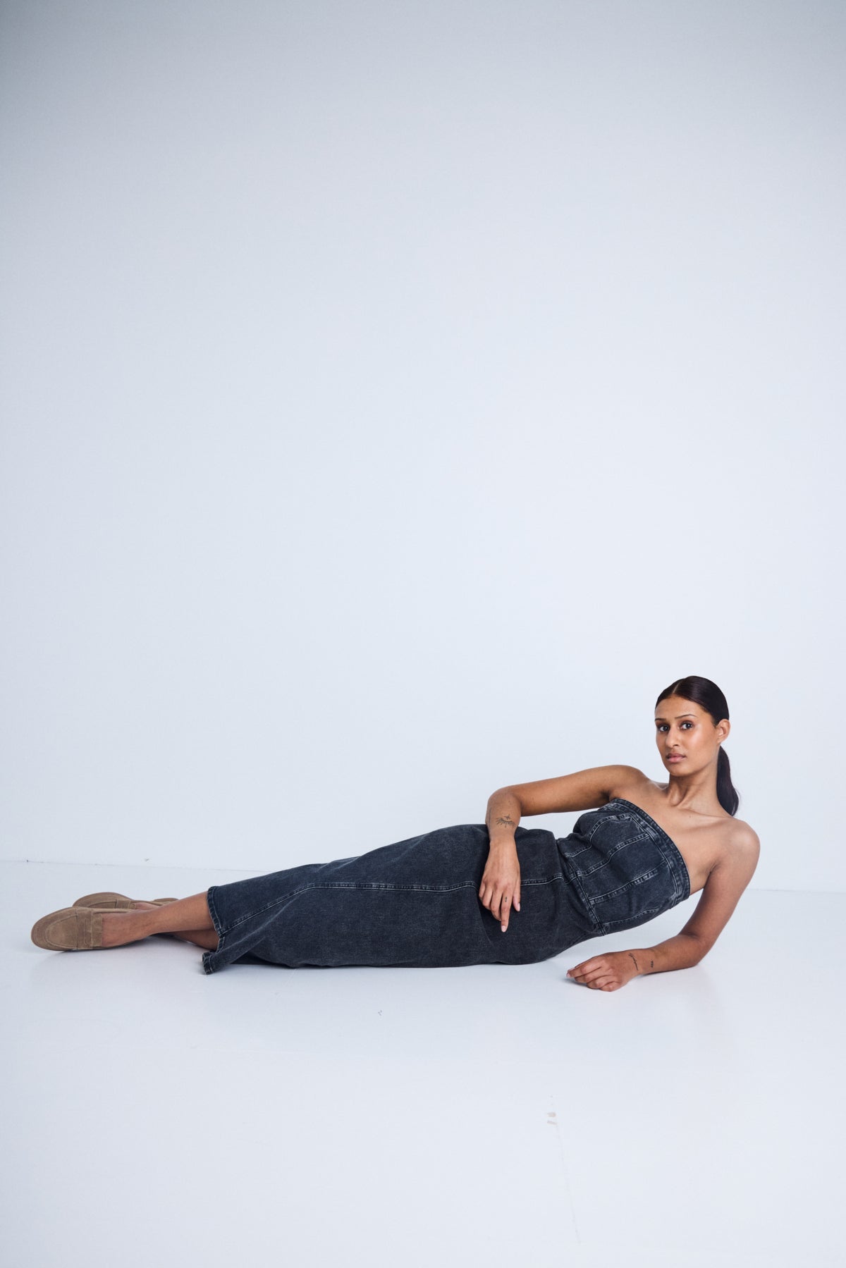 VESTIDO ÍNDIGO DENIM WASHED BLACK - Sister Birkin