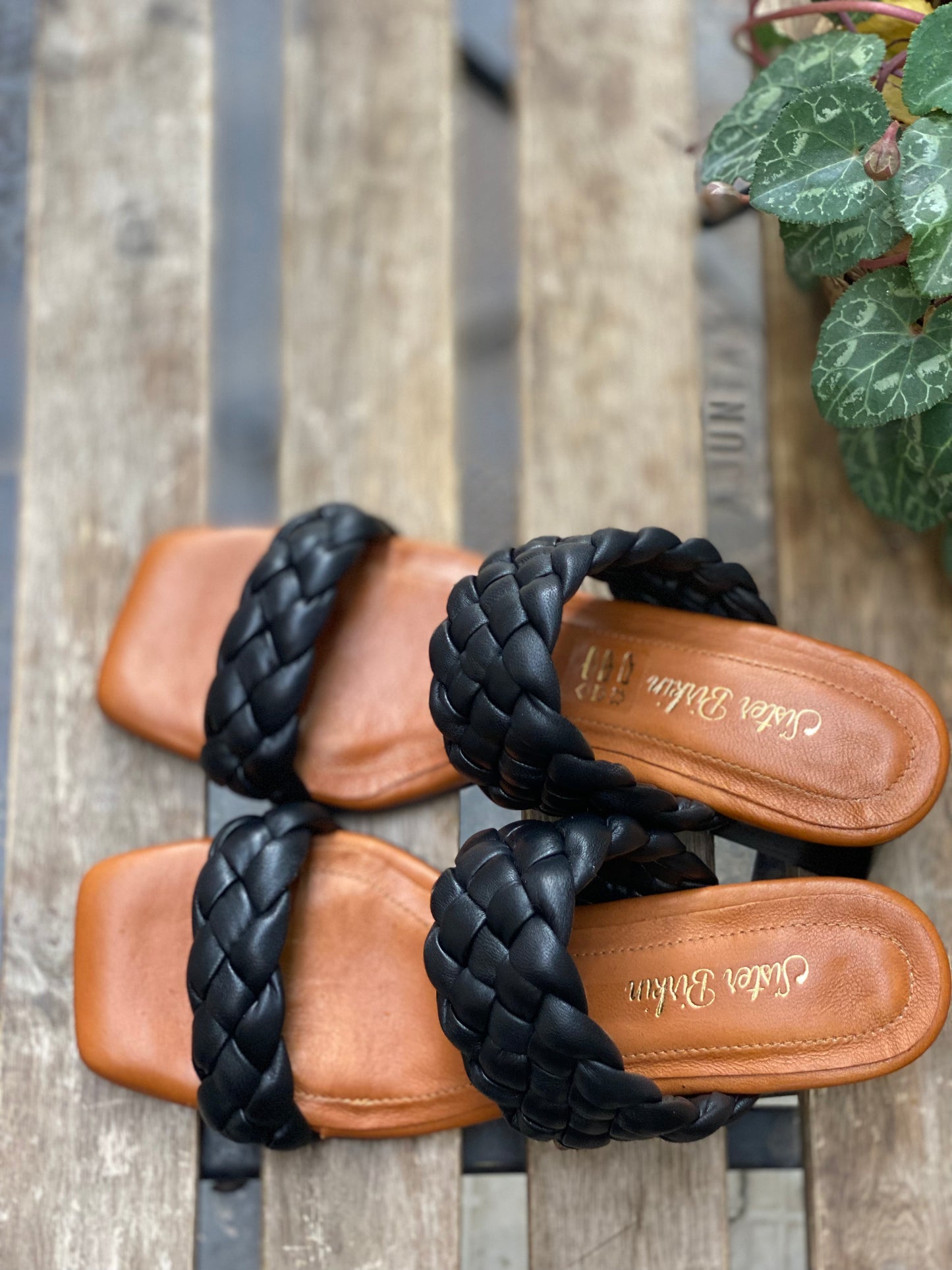 SANDALIA TRENZADA MARTINA NEGRA - Sister Birkin