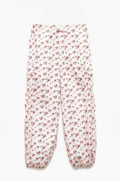 Pantalón cargo floral rosa con bolsillos laterales y cintura con cordón"

