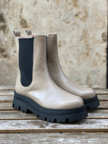 BOTINES CHELSEA NIKA TAUPE - Sister Birkin 