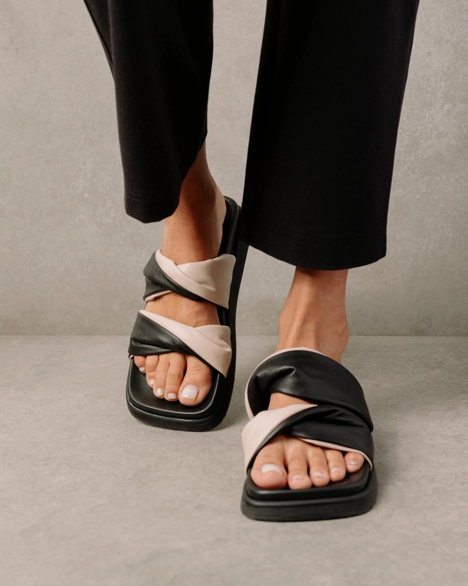 SANDALIAS BICOLOR SHAKA BLACK IVORY - Sister Birkin