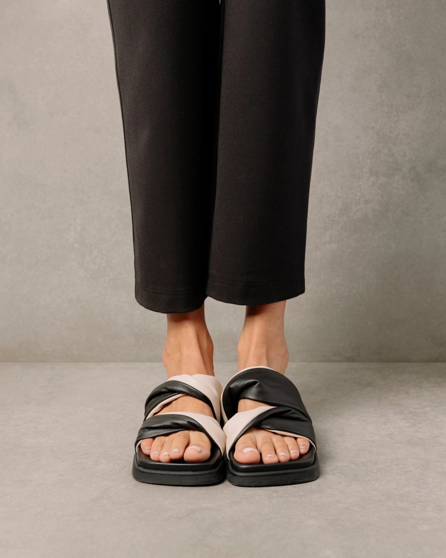SANDALIAS BICOLOR SHAKA BLACK IVORY - Sister Birkin