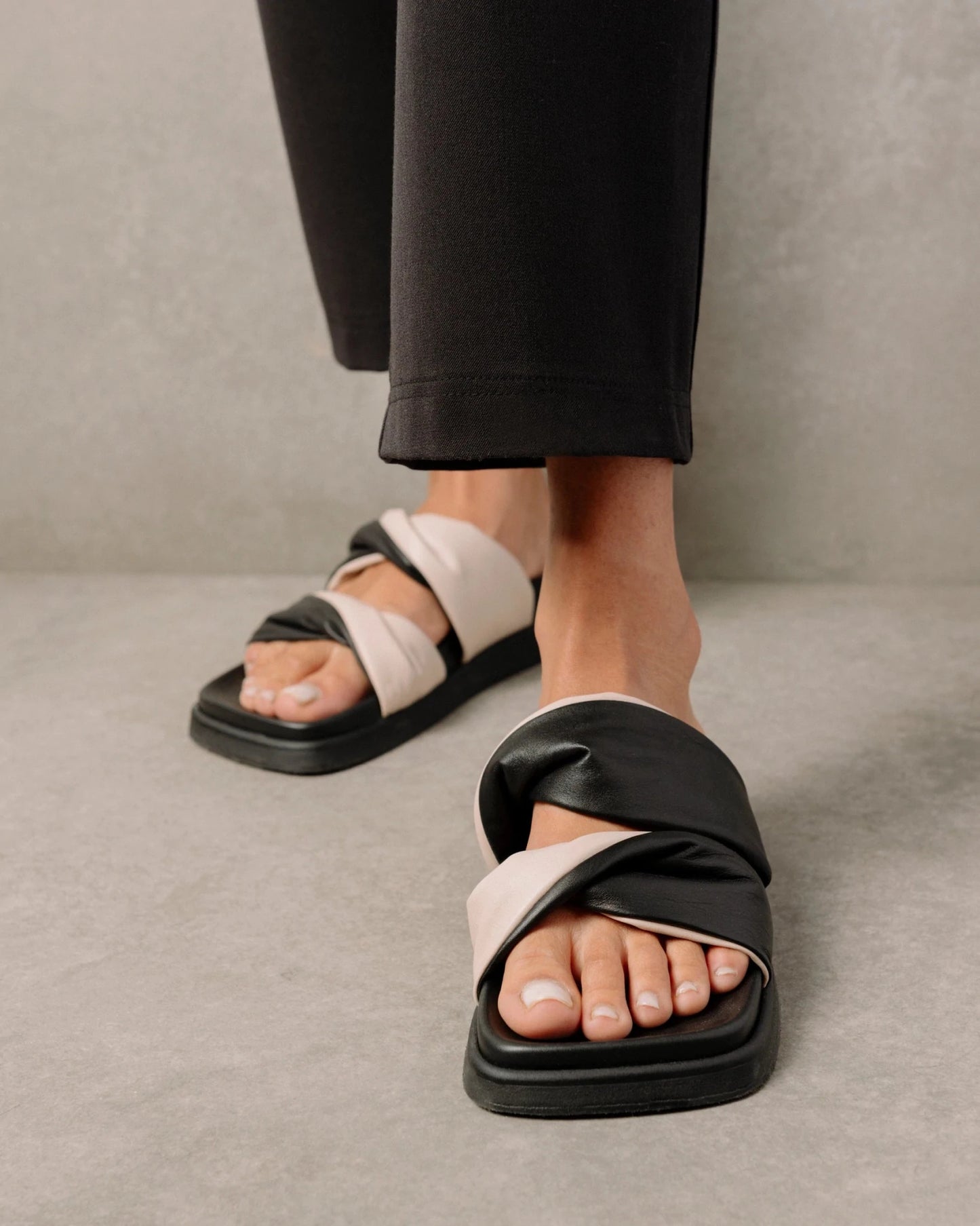 SANDALIAS BICOLOR SHAKA BLACK IVORY - Sister Birkin